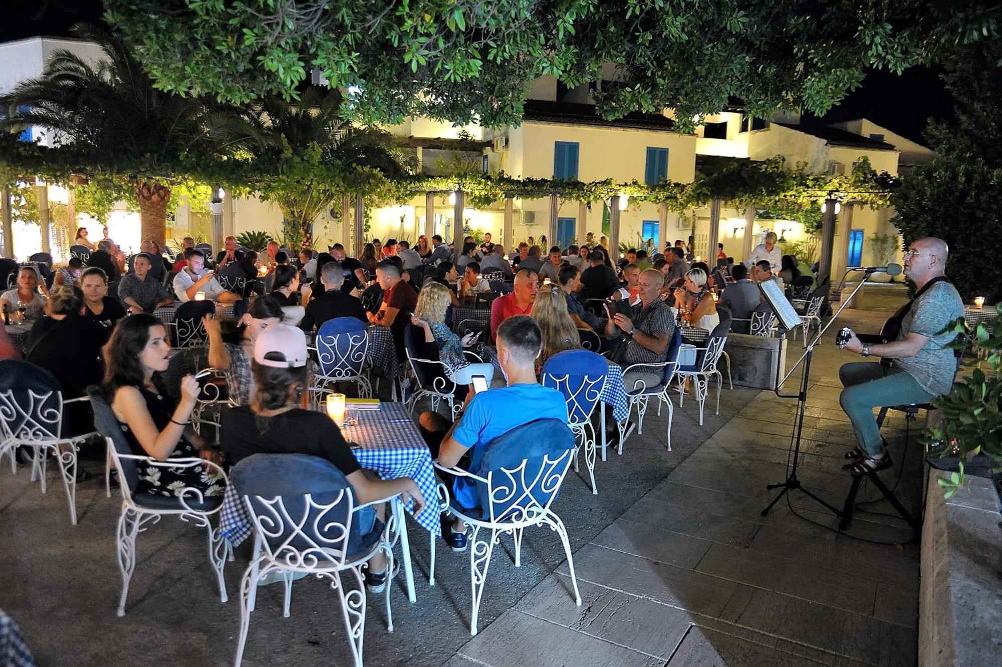 Hotel Slovenska Plaza Budva Exterior foto