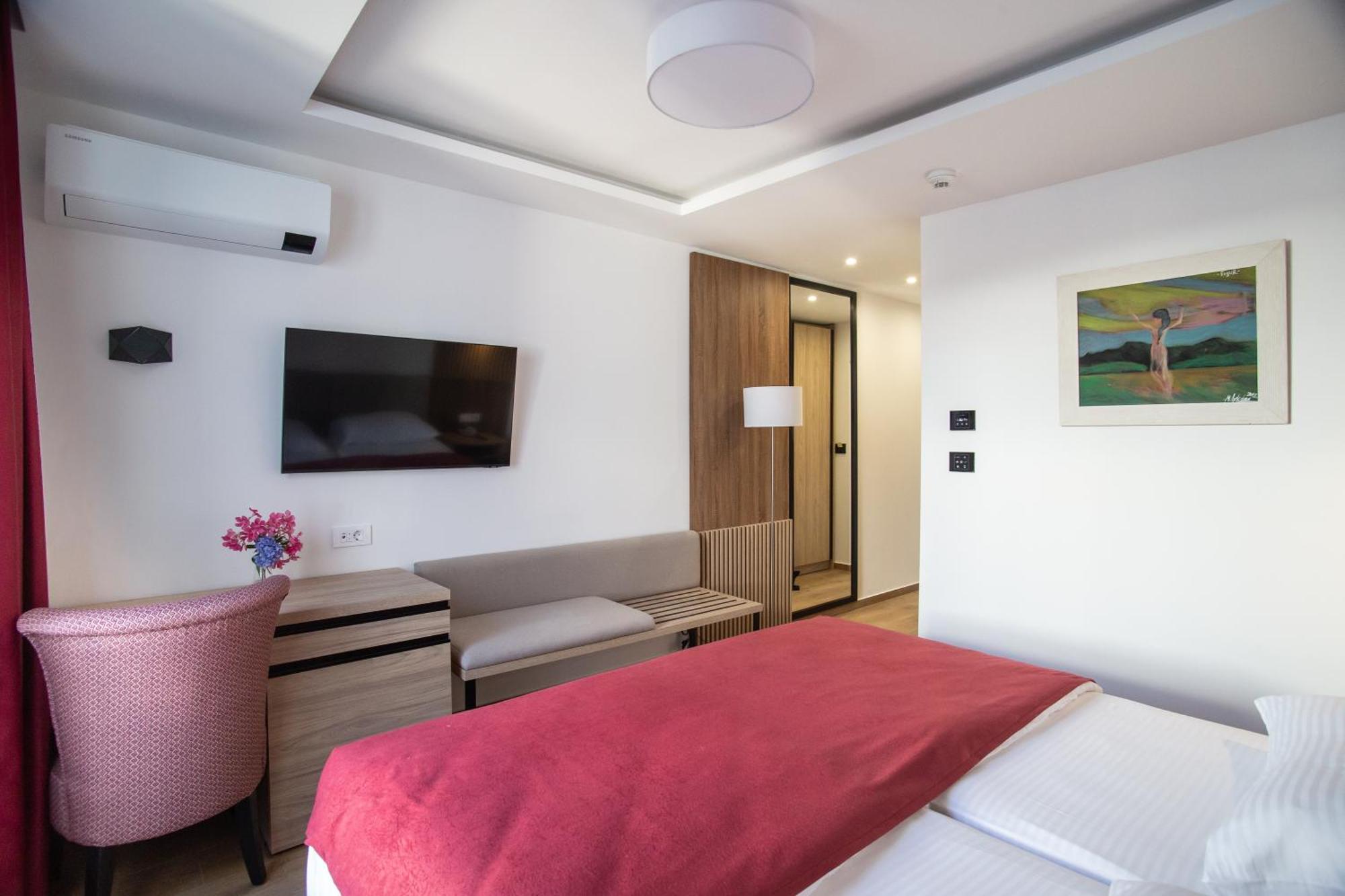 Hotel Slovenska Plaza Budva Exterior foto
