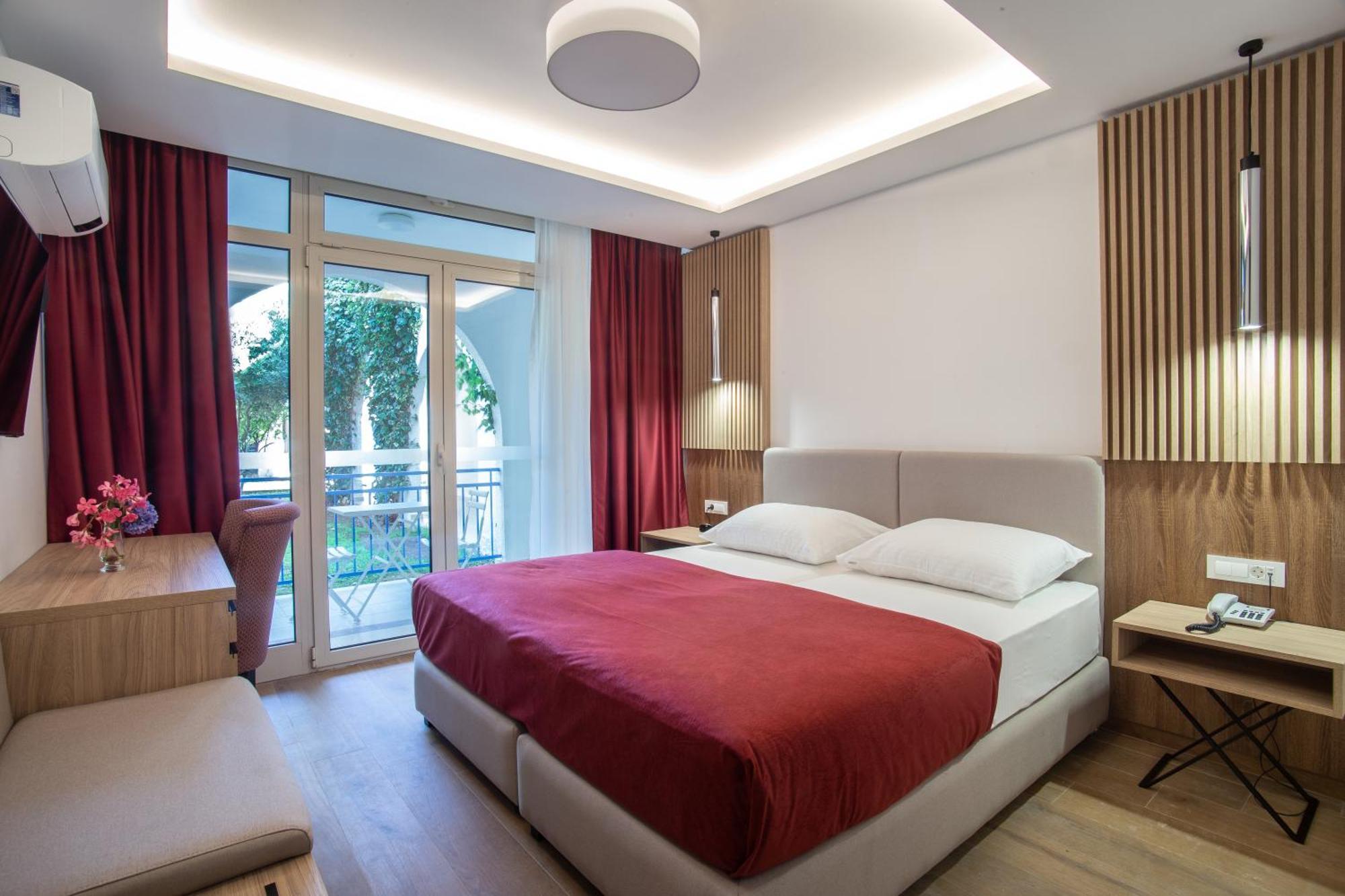 Hotel Slovenska Plaza Budva Exterior foto